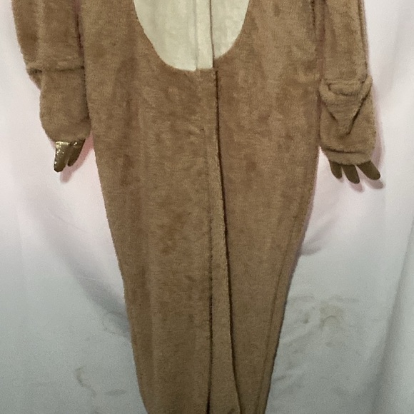 LETS CELEBRATE HALLOWEEN NEW W/Tag WO SIZE LARGE SLOTH PAJAMAS COSTUME TAN CLEAN - Picture 2 of 15